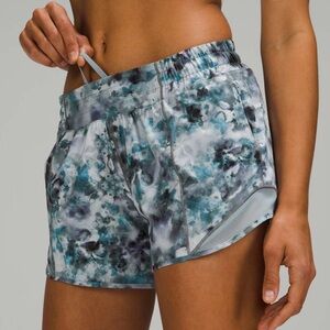 LULULEMON Hotty Hot Low Rise Short 4" Kaleidofloral Multi / Blue Cast